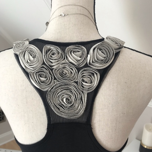 Black flower embellished Top. Size S. NWT - Picture 4 of 6